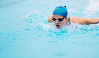 游泳对于老年人的好处（游泳对老年人有什么好处）