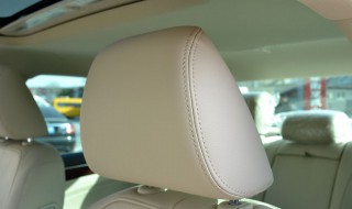 帕萨特座椅头枕怎么取（帕萨特后排头枕怎么取）