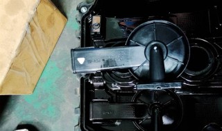 汽车曲轴通风箱位置(曲轴通风箱在什么位置)