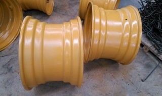 压路机圆柱车轮的宽是哪部分（压路机的前轮是圆柱形底面直径）