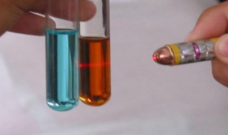 胶体是否带电荷??正电荷还是负电荷?? 哪些胶体带正电荷,哪些带负电荷?