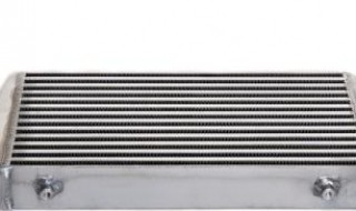 中冷器里有机油要紧吗（中冷器里面的机油会自己干吗）