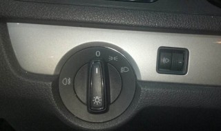 12手动款大众朗逸大灯怎么调高低 11款朗逸车灯怎么调高低
