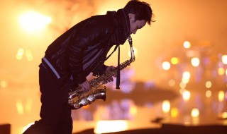 如何吹响萨克斯（如何吹响萨克斯笛头）