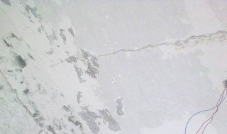 房顶开裂是什么原因(房子顶面开裂是什么原因)