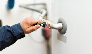 燃气热水器是装厨房好还是阳台好啊（燃气热水器装阳台好吗）