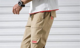 男生卡其色的裤子搭配什么呢 男生卡其色短袖配什么裤子