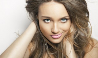 为什么头发一天就油了 为什么头发一天就油了要天天洗吗