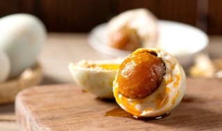 盐咸鸭蛋怎样做 盐渍咸鸭蛋的做法