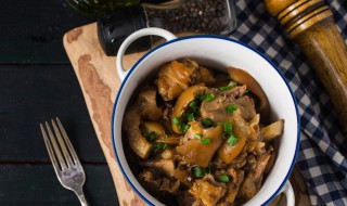 啤酒猪脚的做法步骤（啤酒猪脚的做法步骤图）