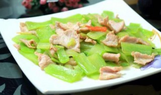 莴笋烧猪肚子如何做（莴笋烧猪肚子如何做好吃）