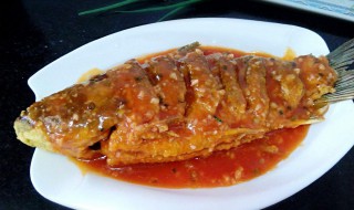 糖醋鲫鱼的家常做法步骤(糖醋鲫鱼的家常做法步骤窍门)