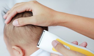 1岁宝宝剪发步骤 1岁宝宝剪发步骤图