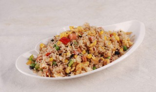 卤味炒饭怎么做 卤汁炒饭的做法