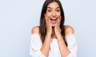 描写快乐的句子（描写快乐的句子四年级动作描写）