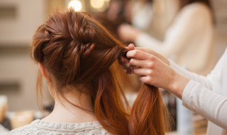 发型师发朋友圈的精美句子(发型师发朋友圈的精美句子简短)