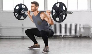 深蹲到底该怎么做（深蹲到底该怎么做视频）