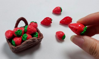 手工彩泥草莓制作方法教程（彩泥手工简单草莓）