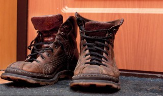 马丁鞋的正确穿鞋带方法（马丁穿鞋带的方法图解步骤）