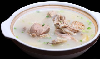 冬天经常吃羊肉炖萝卜的做法(冬季吃羊肉炖萝卜)