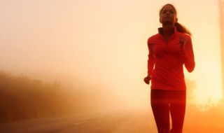 长跑1000米比赛的技巧（长跑1000米比赛的技巧视频）