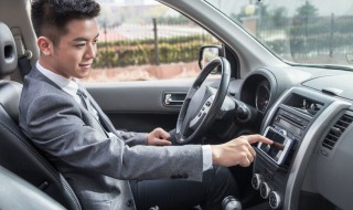 高速自动挡紧急刹车技巧 高速自动挡紧急刹车技巧口诀