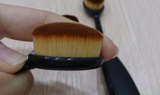 粉底刷怎么用要打湿吗 粉底刷使用时要打湿吗