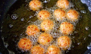 浇汁豆腐丸子的做法(豆腐丸子应该浇什么汁)