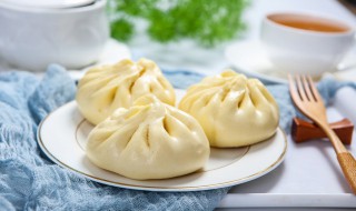 包子蒸出来怎么会发黄（包子蒸出来怎么会发黄发苦）