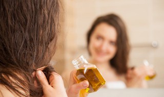 简单方法扎头发（简单方法扎头发视频教程）