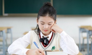 雾锁山头山锁雾天连水尾水连天意思（雾锁山头山锁雾天连水尾水连天意思是什么）