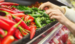 烤箱制作干辣椒的方法（烤箱制作干辣椒的方法和步骤）