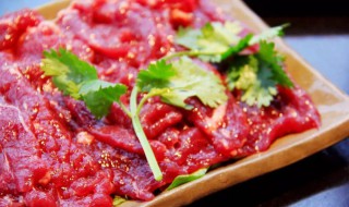 火锅店腌牛肉嫩滑的方法（吃火锅嫩牛肉怎么腌制窍门）