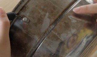 不锈钢表面污渍如何处理 如何清理不锈钢锅表面的污渍
