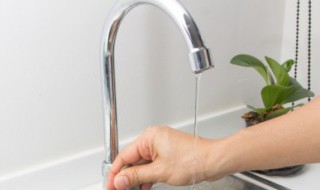 不锈钢上的污渍怎么去除(不锈钢上的污渍怎样处理)