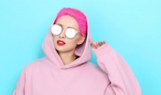 剪了短发发朋友圈的文案 剪了短发发朋友圈的文案搞笑