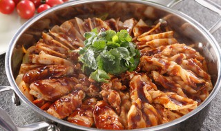 鸡翅三汁焖锅的做法 鸡翅虾三汁焖锅的做法