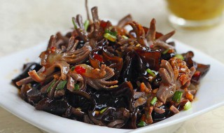 凉拌鸭胗木耳怎么弄（木耳鸭子怎么做好吃）