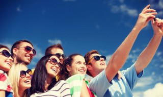 如何拍显腿长的照片 照片怎么拍显腿长