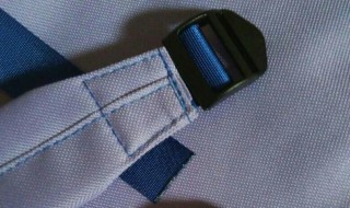 双肩书包带怎么穿（双肩书包带怎么穿好看）