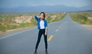 女牛仔裤搭什么鞋子好看 牛仔裤搭什么鞋好看图片女