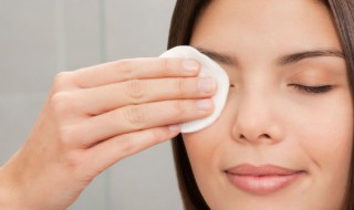 出汗了化妆技巧（容易出汗怎么化妆）