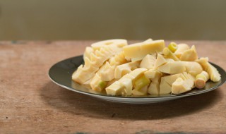 笋烧虾仁豆腐如何做 虾仁豆腐笋汤怎么做