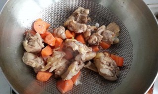 胡萝卜鸡肉制作方法 胡萝卜鸡肉制作方法窍门