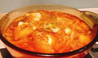 泡菜炖豆腐如何做（泡菜炖豆腐如何做好吃窍门）