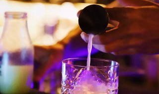 适合喝酒发的朋友圈（适合喝酒发的朋友圈文案）