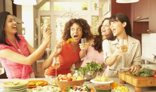 和闺蜜逛街吃饭的心情说说(和闺蜜逛街吃饭的心情说说图片)