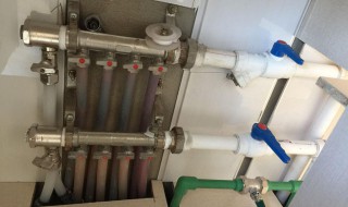 地暖上下两排阀门怎么开（地暖上下两排阀门怎么开上面是温度）