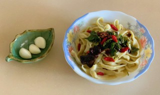 鸡蛋竹升面如何做 鸡蛋炒竹升面的做法大全