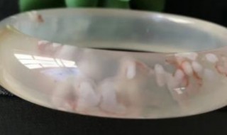 樱花玛瑙手镯怎么挑选（樱花玛瑙手镯怎么挑选好坏）